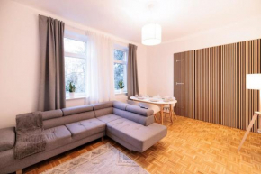 geräumige und ruhige Wohnung am Kanal